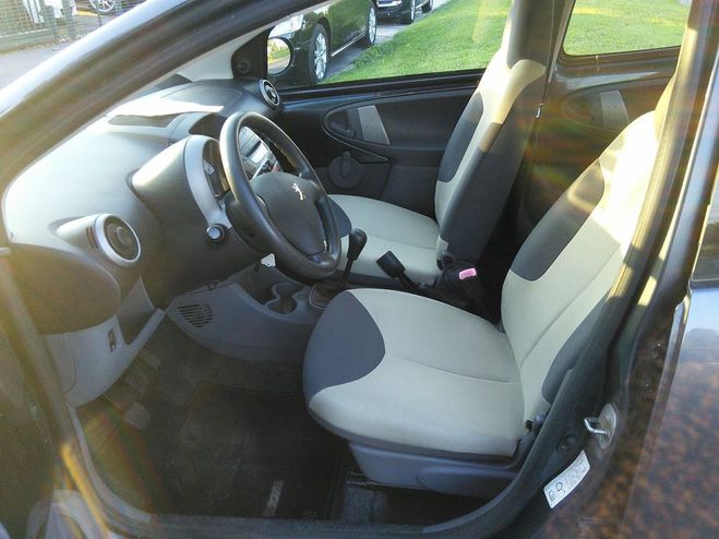 Peugeot 107 1.0 68 Urban 5 PORTES Gris anthracite de 2006