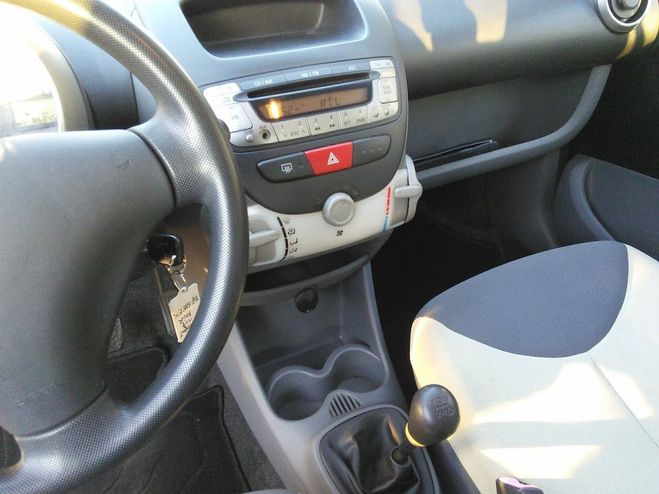 Peugeot 107 1.0 68 Urban 5 PORTES Gris anthracite de 2006