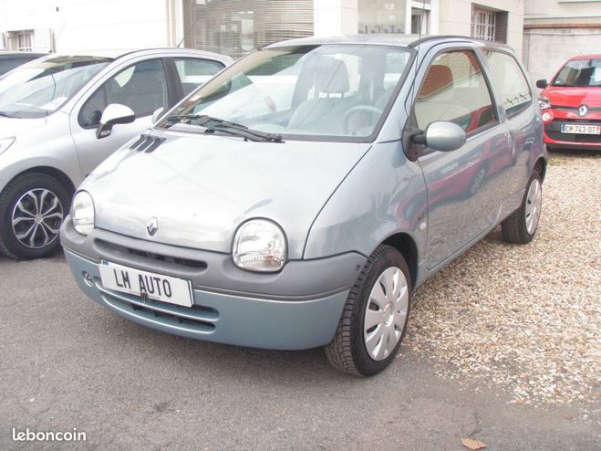 Cliquer pour voir la photo suivante Renault Twingo (3) 1.2 16V PRIVILEGE Gris de 2004