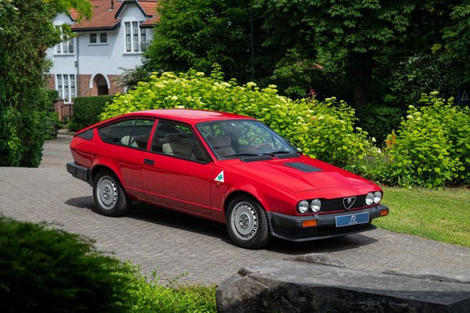 Cliquer pour voir la photo suivante Alfa romeo GTV 6 Alfa Red de 1982