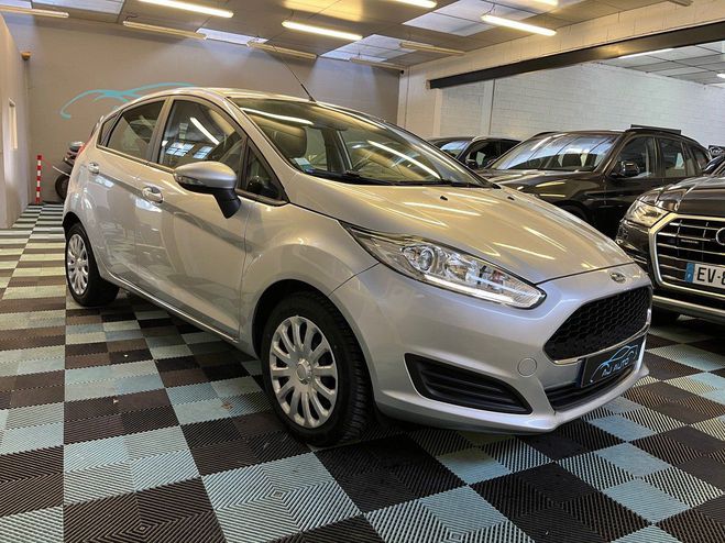 Cliquer pour voir la photo suivante Ford Fiesta 1.5 tdci 75 CV ÉDITION 5 PORTES Gris Métallisé de 2016