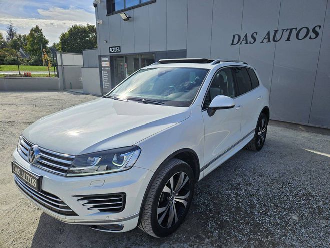 Cliquer pour voir la photo suivante Volkswagen Touareg 3.0 V6 TDI 262cv R-Line 4Motion Tiptroni BLANC de 2015