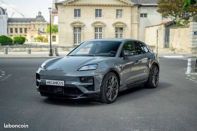 Cliquer pour voir la photo suivante Porsche Macan Turbo Gris de 2024