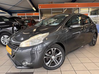  Voir détails -Peugeot 208 1.6 e-HDi FAP Allure 5p à Sallaumines (62)