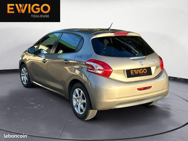 Peugeot 208 GENERATION-I 1.2 80 ENVY COURROIE NEUVE, Gris de 2014