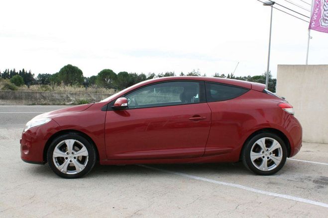 Renault Megane Renault Megane III COUPE 1.9 DCI 130CH FAP DYNAMIQUE EC Rouge de 2011