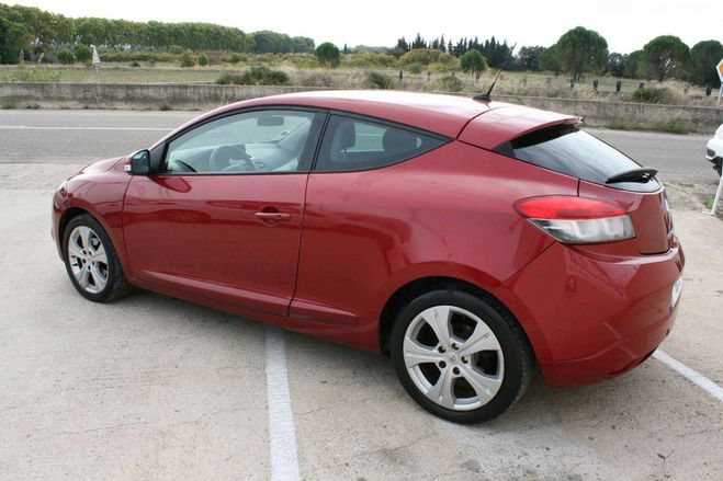 Renault Megane Renault Megane III COUPE 1.9 DCI 130CH FAP DYNAMIQUE EC Rouge de 2011