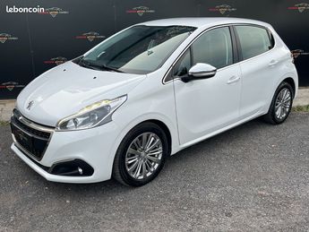  Voir détails -Peugeot 208 1.2 82ch ALLURE à Bziers (34)