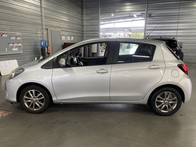Toyota Yaris 69 VVT-I TENDANCE 5P Gris C de 2015