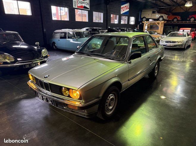 Ford Mustang BMW 320 e30 1ere main 75000km Gris de 1983