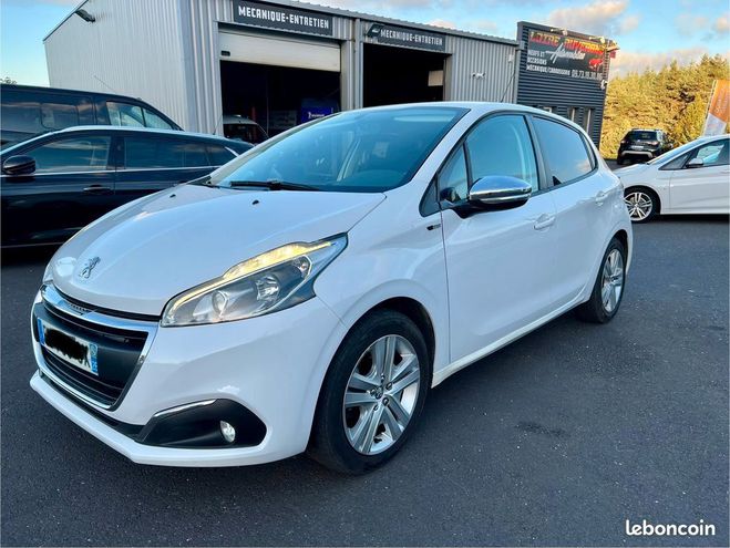 Peugeot 208 1.6 BlueHDi 100 Style Blanc de 2017