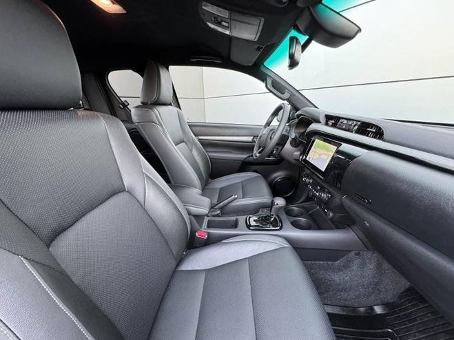 Toyota HI LUX 2.8 D-4D 204ch X-Tra Cabine Invincible 2 Bronze Imprial Mtal de 2025