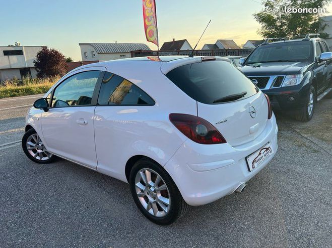 Opel Corsa sport, 1.4L 105 CV super propre Blanc de 2010