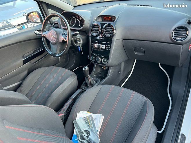 Opel Corsa sport, 1.4L 105 CV super propre Blanc de 2010