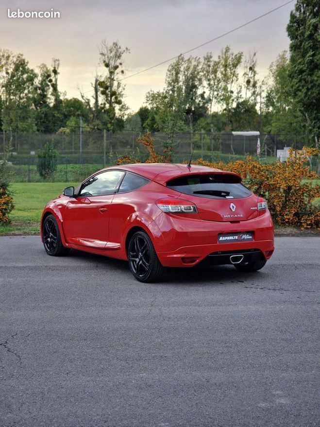 Renault Megane iii rs cup rouge lucifer Rouge de 2011