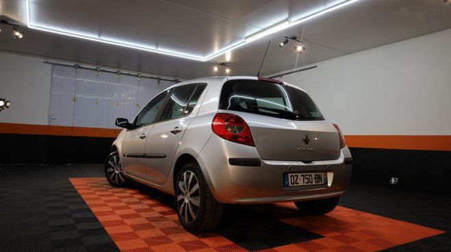 Renault Clio III 2.0 16V 140CH PRIVILEGE BVA 5P Gris C de 2007