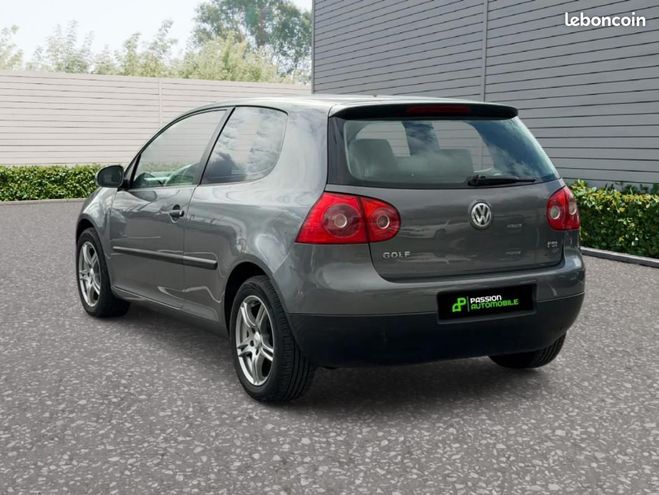 Volkswagen Golf Volkswagen Golf V ESSENCE Gris de 2004