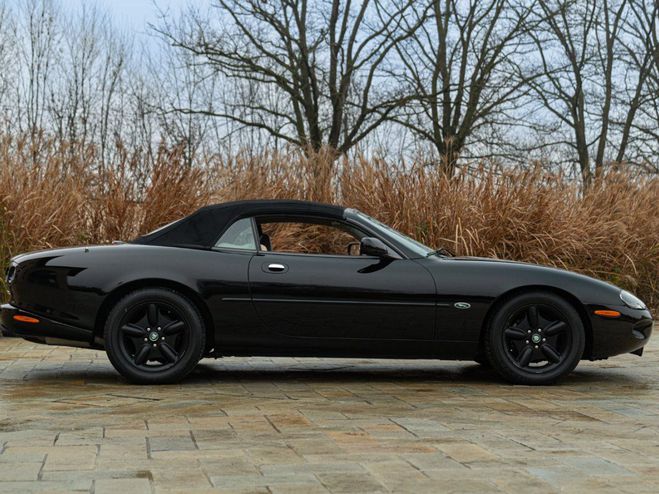 Cliquer pour voir la photo suivante Jaguar XK8 2006 QDV CABRIOLET NERO de 2006
