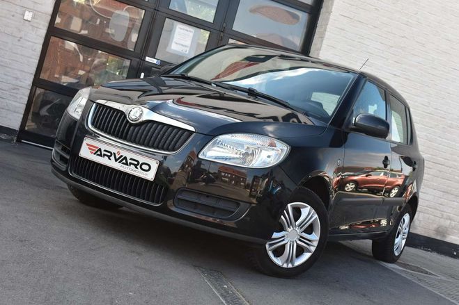 Cliquer pour voir la photo suivante Skoda Fabia 1.4i Cruise PDC Verw Zetels Garantie Noir Métallisé de