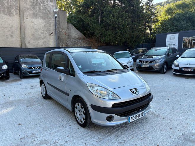Cliquer pour voir la photo suivante Peugeot 1007 Trendy 1.4 HDi Gris de 2009
