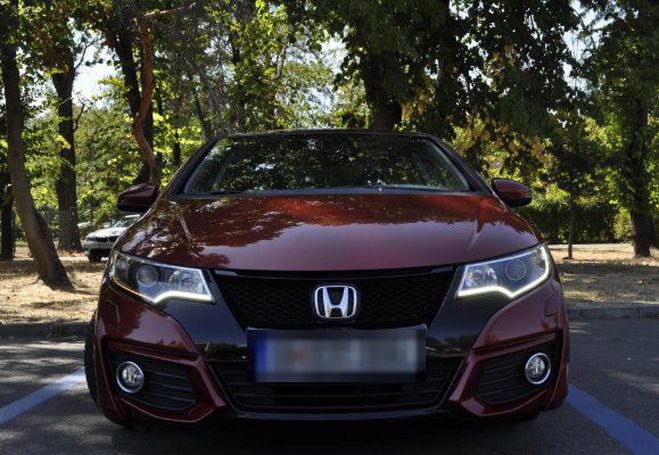 Cliquer pour voir la photo suivante Honda Civic IX 1.8 i 142cv I-VTEC Comfort Rouge de 2017