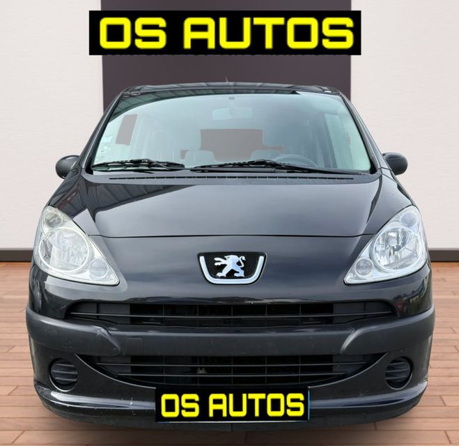 Peugeot 1007 Peugeot 1007 1.4 HDi 70ch BLUE LION Sporty (4 CV) PAC Noir de 2007
