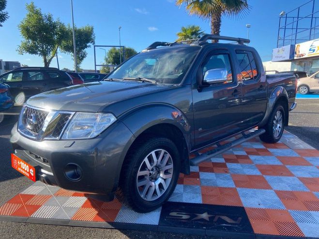 Cliquer pour voir la photo suivante Nissan Navara DOUBLE CABINE 3.0 V6 DCI 231 BVA PACK PR Gris Foncé de 2012