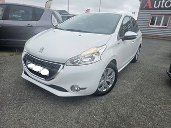  Voir détails -Peugeot 208 1.6 e-HDi FAP Style 5p à Ploudaniel (29)
