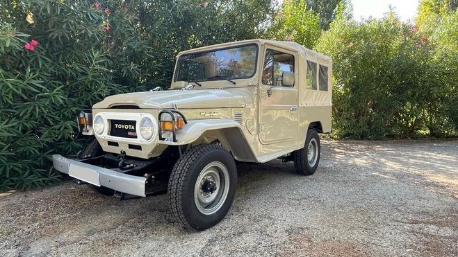 Cliquer pour voir la photo suivante Toyota Land Cruiser BJ43 SERIE 40 BJ 43 Beige Clair de 1979