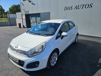 Voir détails -Kia Rio 1.1 CRDI 75cv Active 5p à Saint-Jean-de-Linires (49)