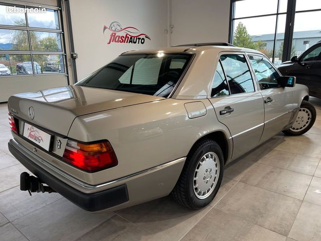 Mercedes 200 Mercedes 200 124 SERIES 200E 2.0 i 120cv-1992 Beige de 1992