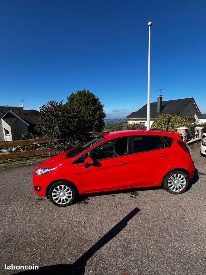 Ford Fiesta 1.5 TDCI SYNC DITION 75 cv Rouge de 2015