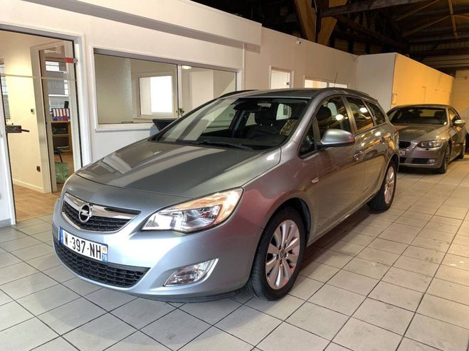 Opel Astra Opel Astra sports tourer 1.7 CDTI110 FAP Enjoy GRISE de 2011
