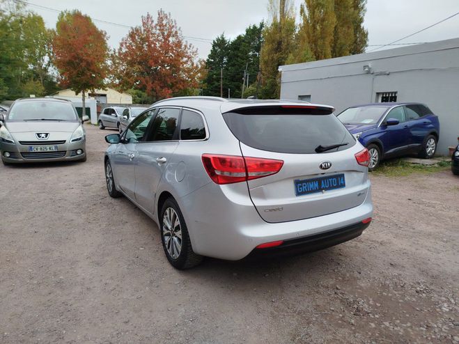 Kia Ceed d CEE-D 1.6 CRDI 136ch active Gris de 2017