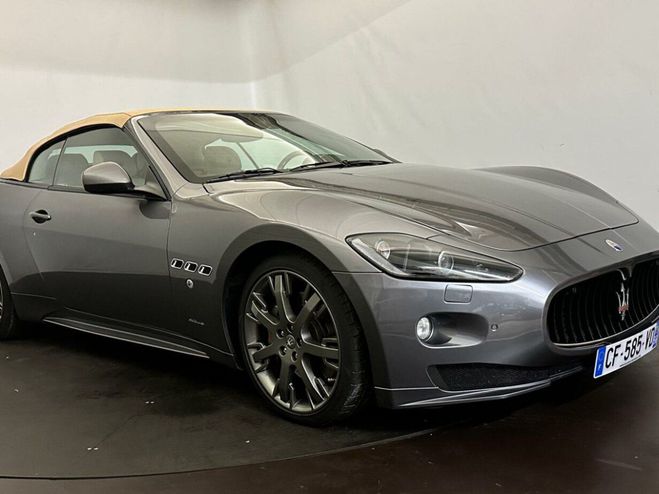 Cliquer pour voir la photo suivante Maserati Grancabrio  Grise de 2012