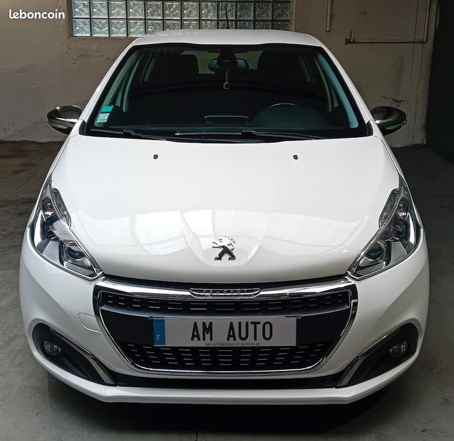 Cliquer pour voir la photo suivante Peugeot 208 1,5L BlueHDI Blanc de 2018
