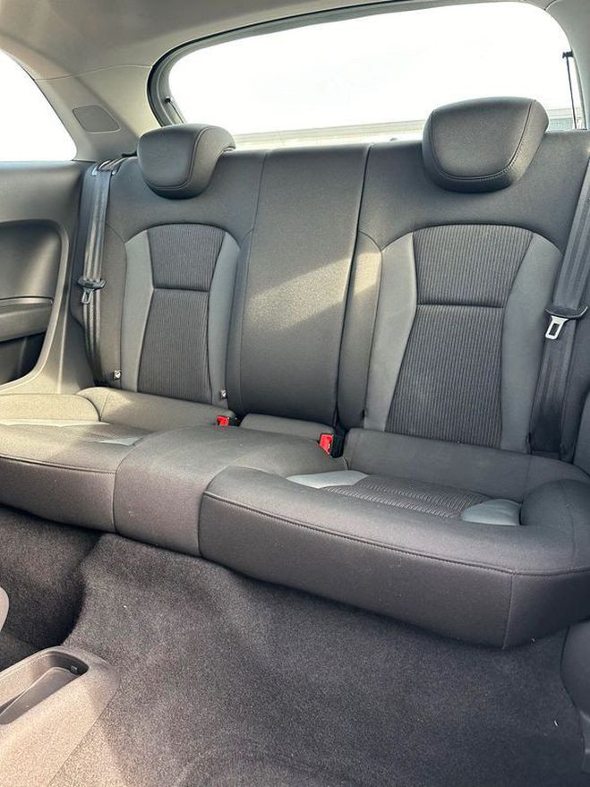 Audi A1 ultra ambiente 1.4 tdi 2016 90ch Argent de 2016