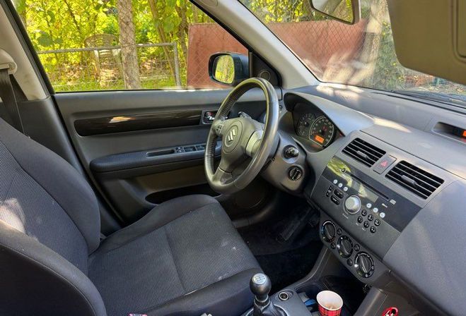 Suzuki Swift Suzuki Swift III (Fab. Japon) 1.3 i 16V 4WD 93 cv  de 2006