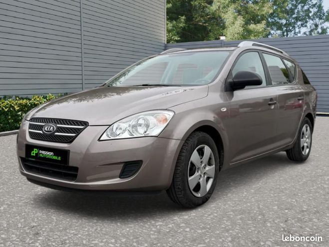 Cliquer pour voir la photo suivante Kia Ceed d SW Ceed 1ER MAIN Marron de 2009