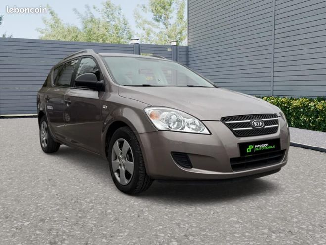 Kia Ceed Kia Ceed d SW Ceed 1ER MAIN Marron de 2009