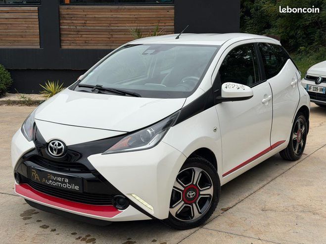 Cliquer pour voir la photo suivante Toyota Aygo 1.0 VVTI 69Cv X-Red 5 Portes-Clim-Caméra Blanc de 2016