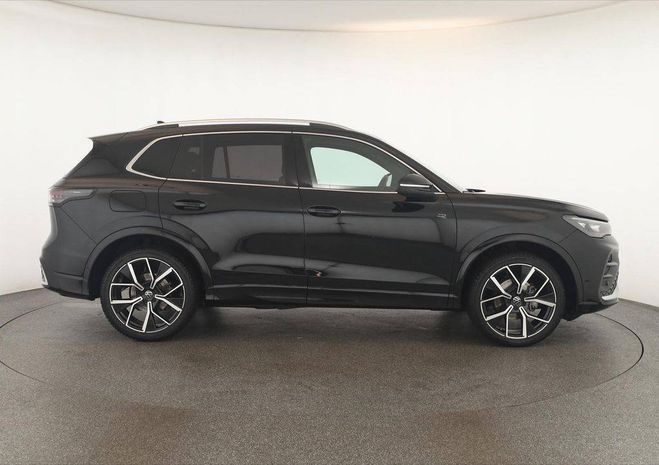 Volkswagen Tiguan 1.5 eTSI DSG R-Line cuir IQ Pano Nav 360 Effet Perle Noire Profonde de 2025