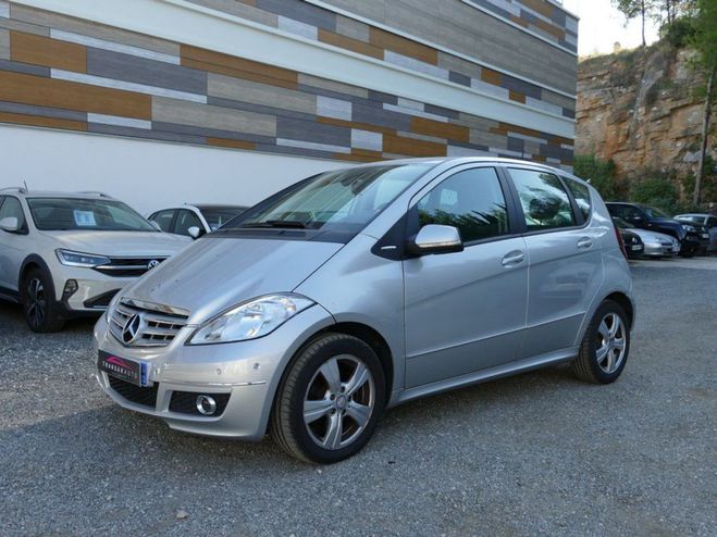 Cliquer pour voir la photo suivante Mercedes Classe A 180 CDI Avantgarde Autotronic CVT Gris de 2011