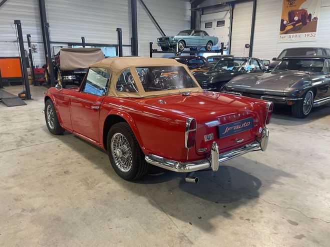 Triumph TR4 Triumph TR4 A IRS A SIGNAL RED de 1966