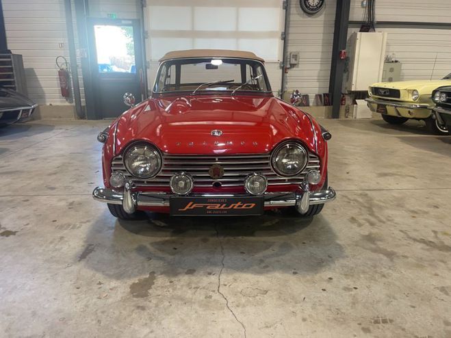 Triumph TR4 Triumph TR4 A IRS A SIGNAL RED de 1966