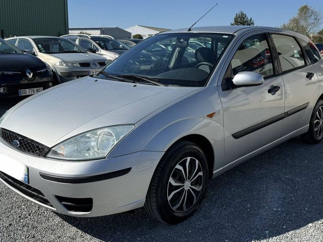 Cliquer pour voir la photo suivante Ford Focus 1.8 TDdi90 Ambiente 5p GRIS C de 2002