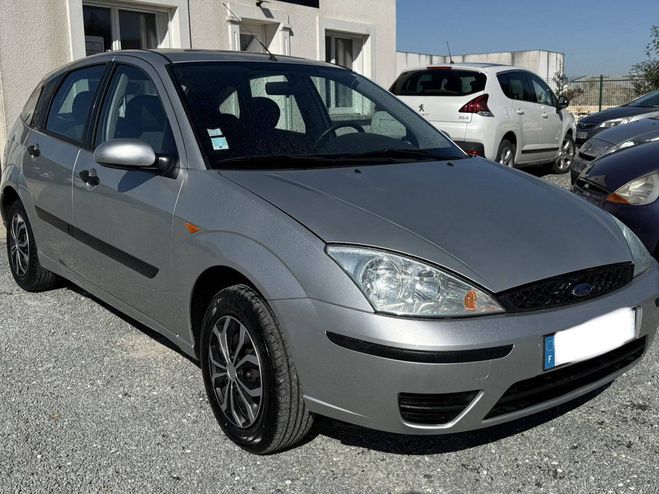 Ford Focus Ford Focus 1.8 TDdi90 Ambiente 5p GRIS C de 2002