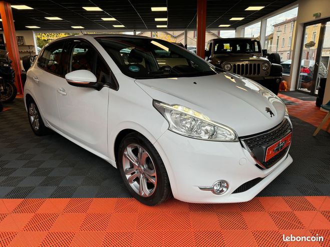 Cliquer pour voir la photo suivante Peugeot 208 Pack Active 1.6I 16V 120 cv Garantie 12 de 2013