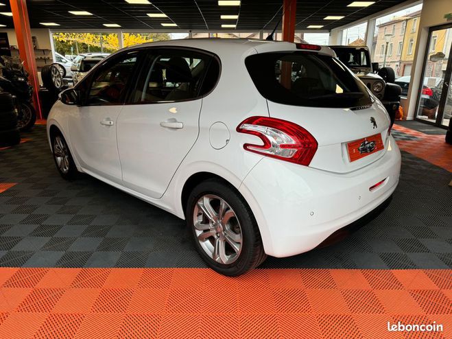 Peugeot 208 Pack Active 1.6I 16V 120 cv Garantie 12   de 2013