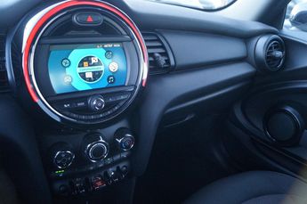 Voir détails -Mini Cooper ONE 1.5i LED PDC ALU BLUETOOTH à Moerkerke (83)